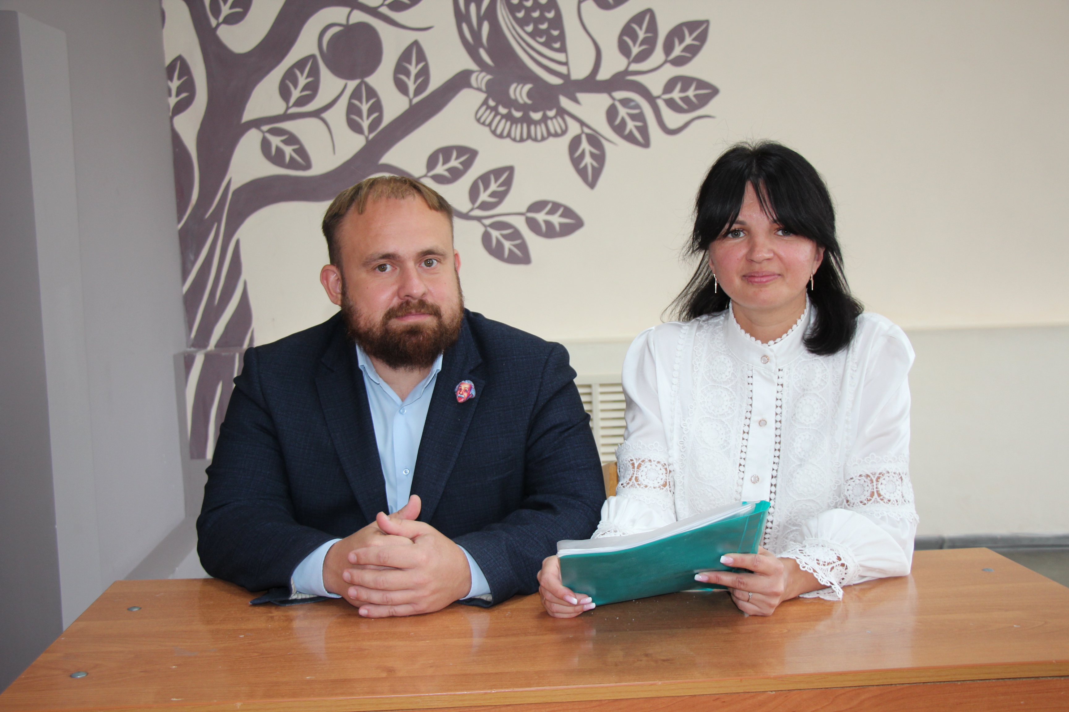 Әмир һәм Ольга Прудниковлар Нурлатка “Земство укытучысы” федераль программасы буенча күченеп килгән 